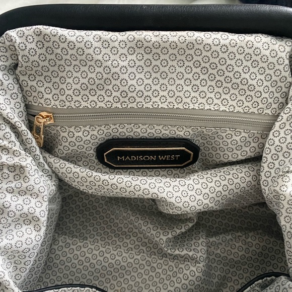 Black Ruched Baguette Gold Chain Bag - Picture 5 of 8